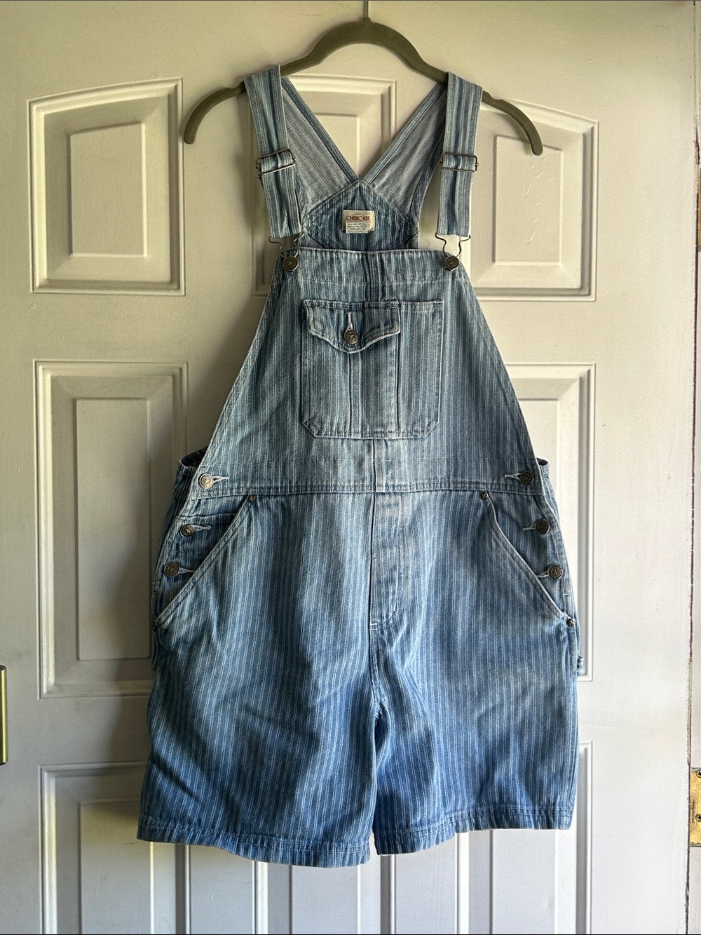 CHEROKEE VINTAGE BLUE & WHITE RAILROAD STRIP SHORT OVERALLS 💯 cotton SZ M